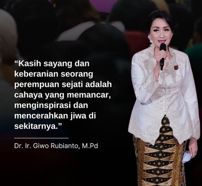 Perempuan: Cahaya yang Menginspirasi dan Mencerahkan
