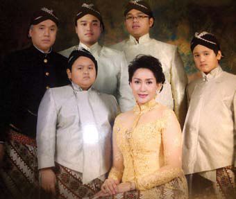 Giwo Rubianto Wiyogo bersama keluarga besar