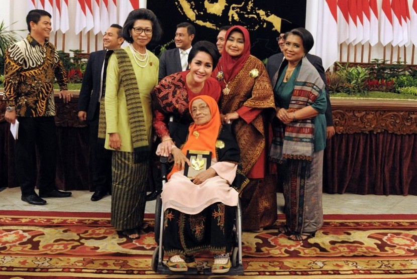 Giwo Rubianto Wiyogo bersama keluarga Laksamana Malahayati