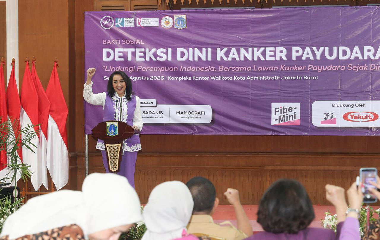Ketua Umum Pita Putih Indonesia, Dr. Ir. Giwo Rubianto Wiyogo, M.Pd., menyampaikan sambutan pada kegiatan Deteksi Dini Kanker Payudara di Jakarta Barat.